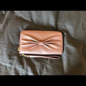 Bow clutch with Phone pocket